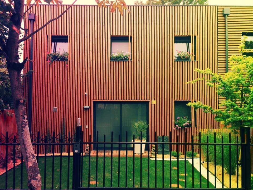 Construction maison individuelle bardage rouge contemporain — maître d'œuvre Lyon