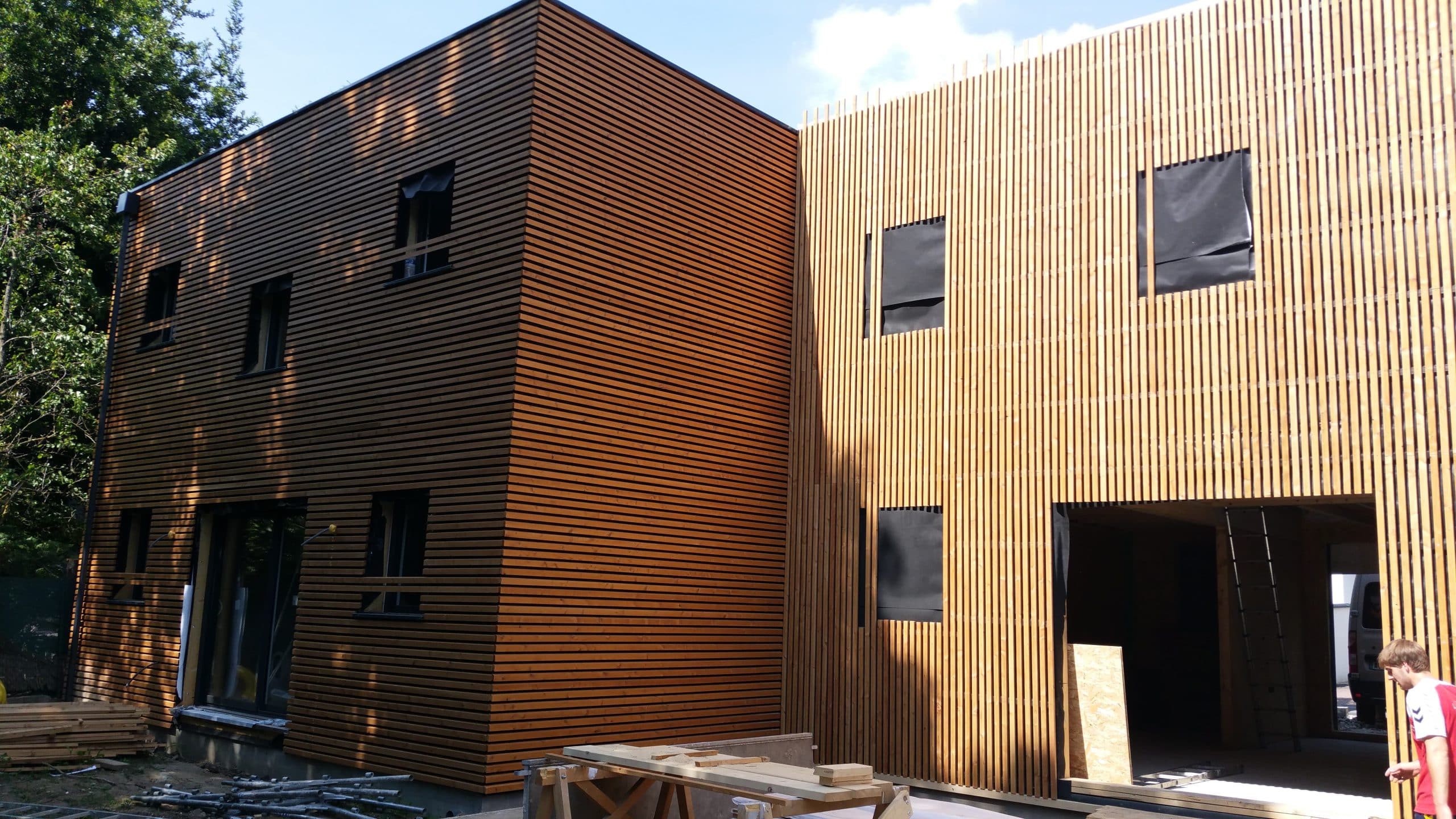 Construction maison individuelle contemporaine bardage bois et brique — maître d'œuvre Lyon