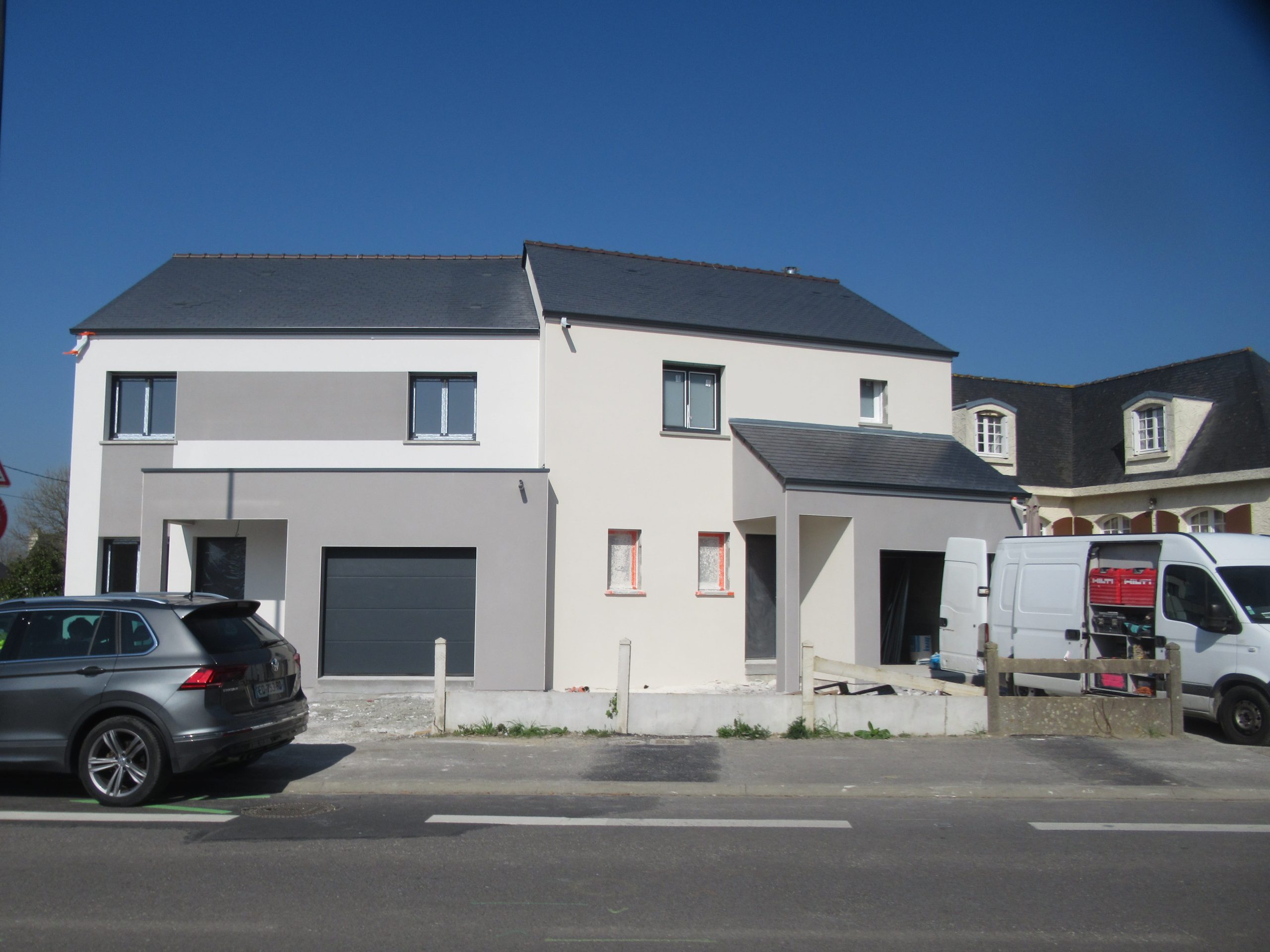 Construction maison plain-pied enduit blanc — maître d'œuvre Vienne Isère